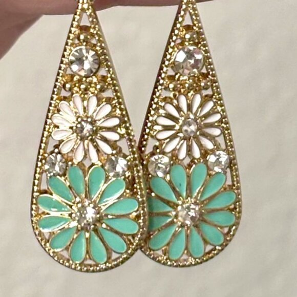 2"L Gold Filigree Rhinestone Pastel Teal White Daisy Teardrop Dangle Earrings - Picture 3 of 3